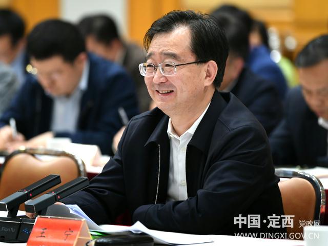 福建省委副书记,福州市委书记王宁主持会议并讲话.