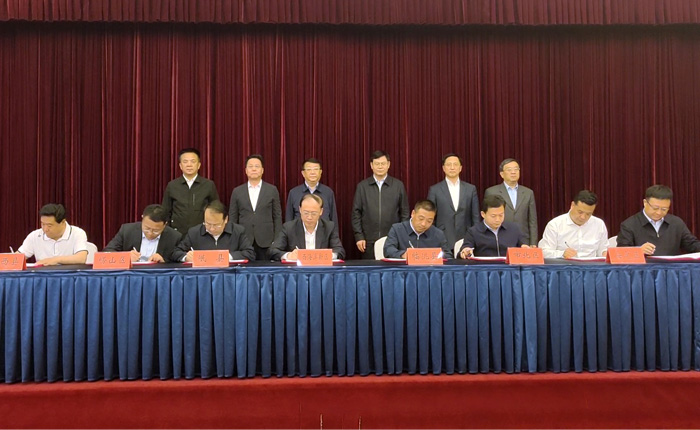 赵豪志唐晓明戴超惠新安出席并见证签约   5月13日下午,青岛·定西东