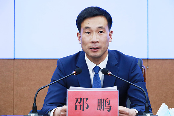 首先,请邵鹏先生介绍《定西市稳经济稳增长一揽子政策措施的实施方案